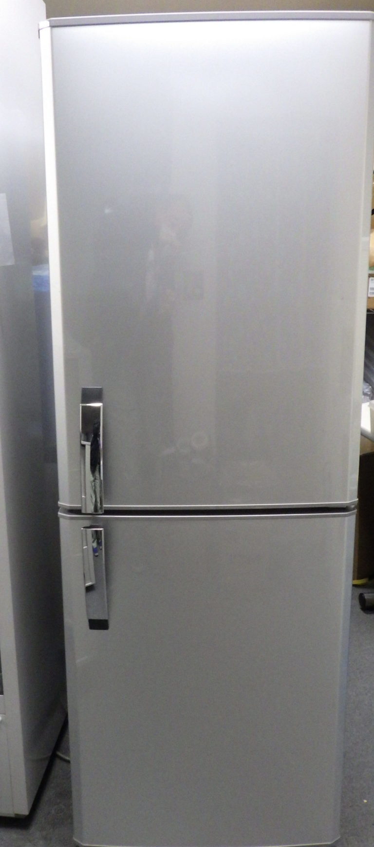 タイプ冷凍冷蔵庫【Mitsubishi】冷蔵庫 MR-H26M-W 256L 清掃除菌済み 