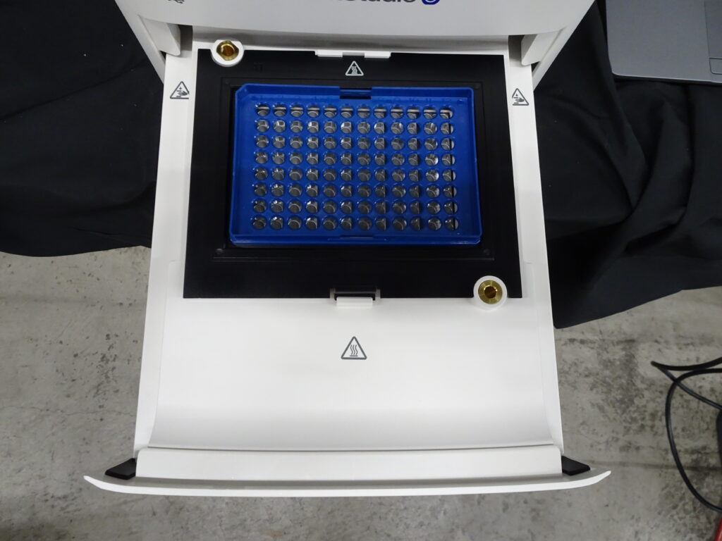 ABI/QS596/QuantStudio5￥4,197,050(税込み・送料別）