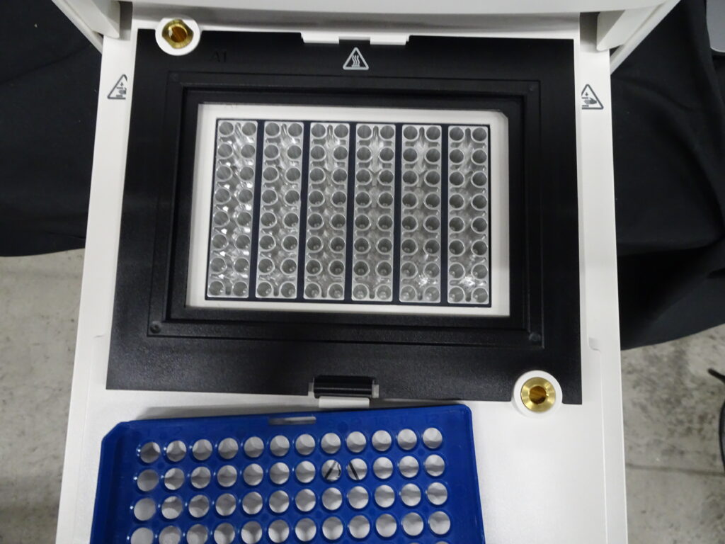 ABI/QS596/QuantStudio5￥4,197,050(税込み・送料別）