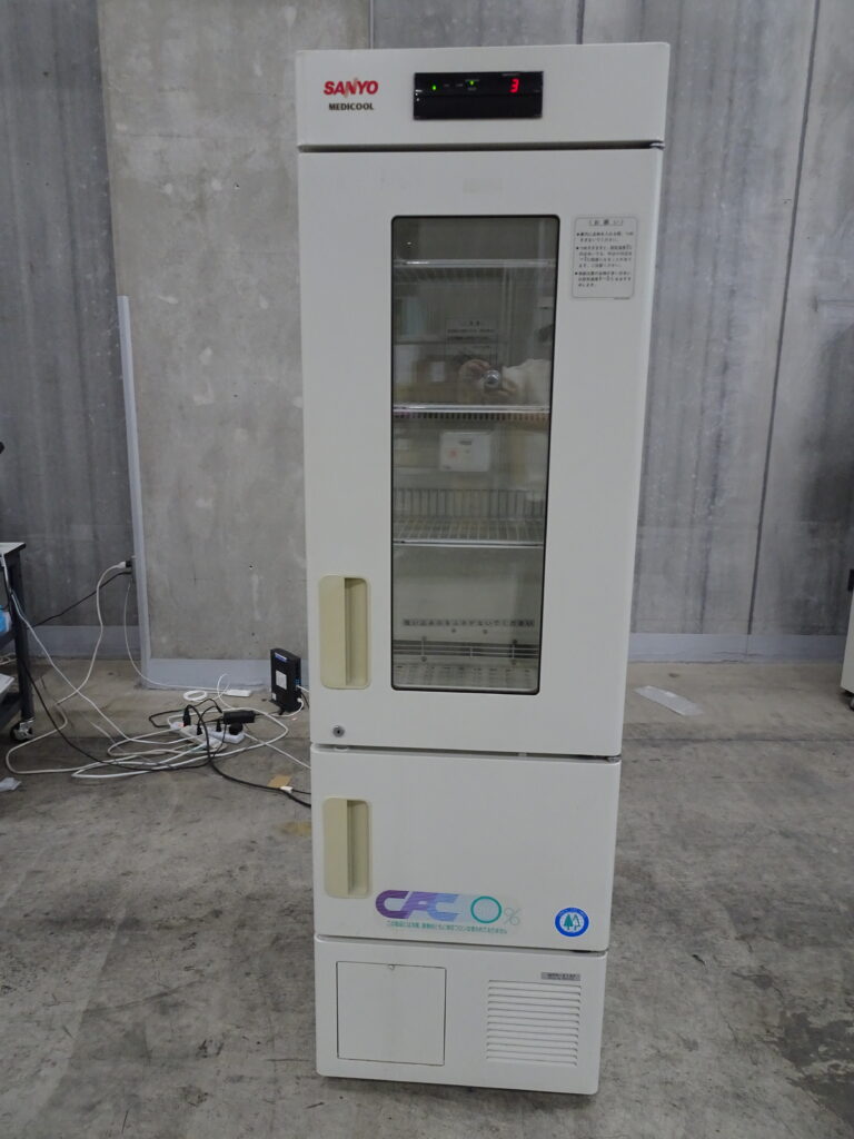 3377・SANYO/MPR-213F/薬用保冷庫/フリーザー付 /2